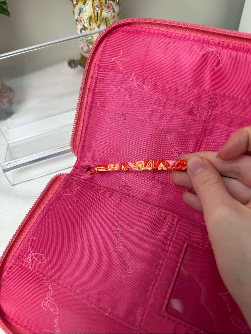 EUC Vera Bradley Sherbert Zip Around Wallet Retired 7.5” X 4.75” LAST ONE! - Picture 6 of 6